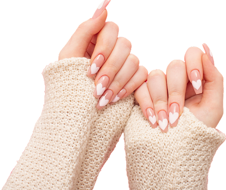 Gina trabajando en uñas artísticas con diseños coloridos y creativos